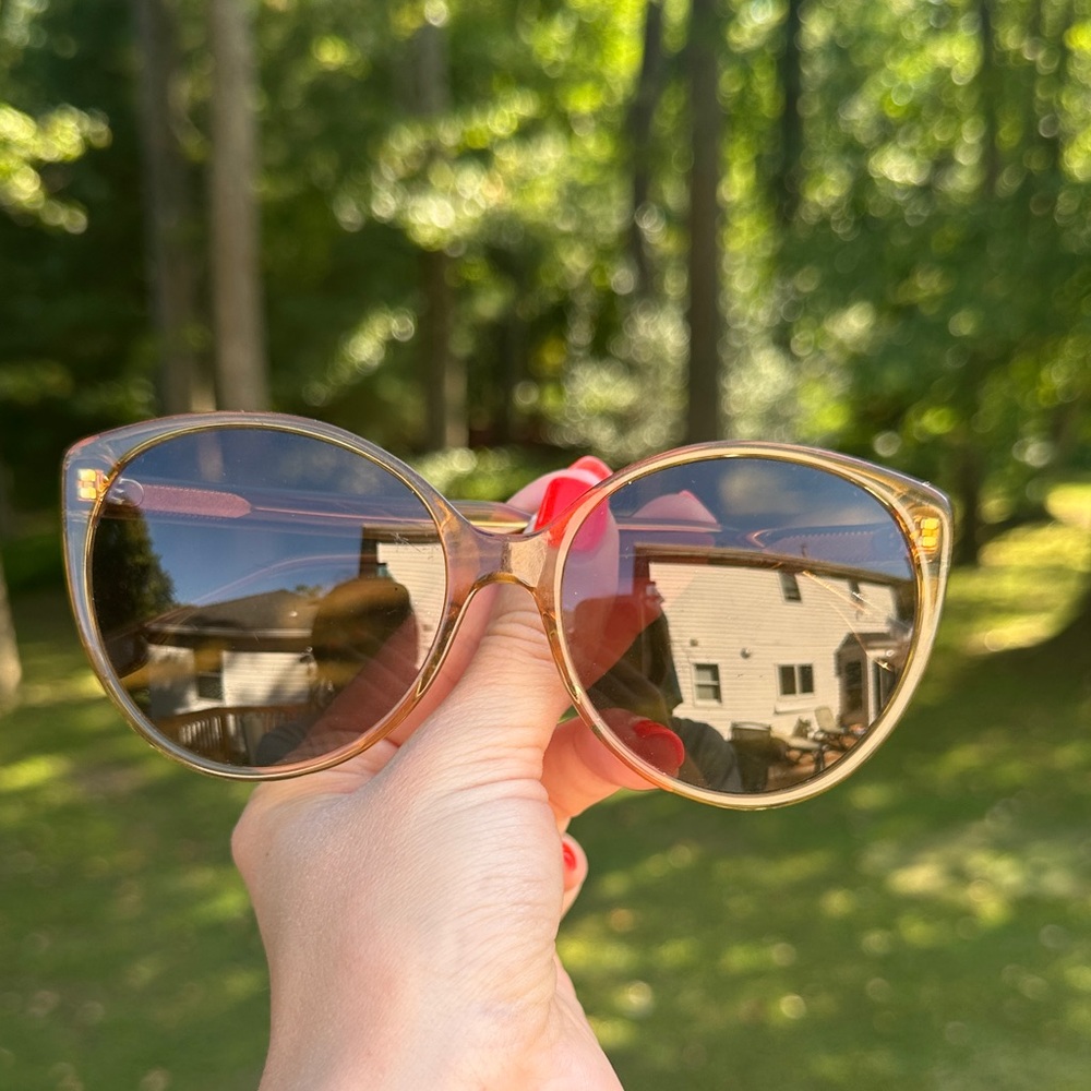 Fendi FE40029U Sunglasses - Picture 2 of 16